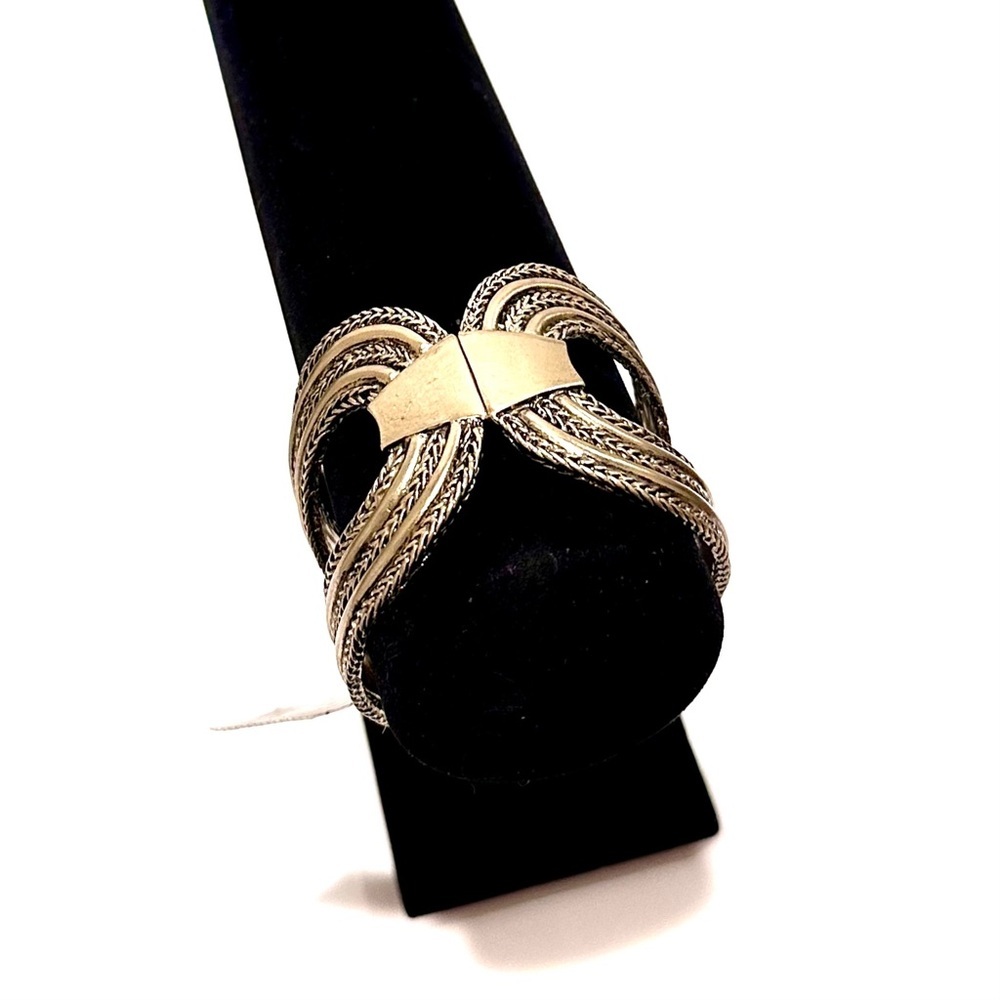 🌟 LAST ONE! 🌟 | CHICO’s Antiqued Gold Western Hinge Bangle | NWT - Picture 7 of 11